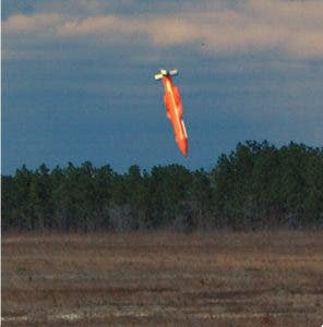 El bombardeo con la GBU-43, un gigantesco proyectil de 10 toneladas que mata con una imponente onda de presión aérea, fue ejecutado hoy a las 19.32 hora local (15.02 GMT) en el distrito de Achin, provincia oriental de Nangarhar. 