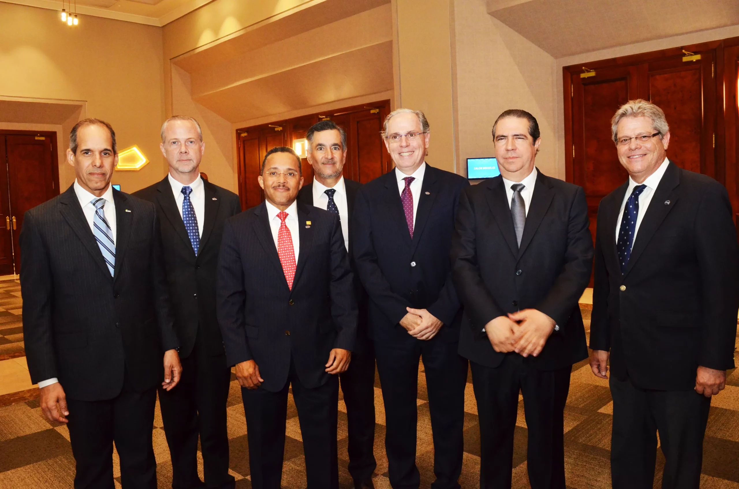 El ministro de Turismo, Francisco Javier García, expone en el almuerzo AMCHAMDR