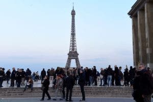 Atentado en París estremece la campaña a 48 horas de las presidenciales