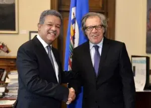 Luis Almagro está reunido con Leonel Fernández en Funglode