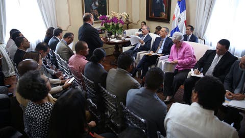 Danilo Medina se reúne con contratistas de hospitales