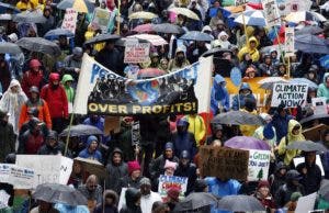 Multitudinarias marchas contra el escepticismo climático de Trump en EE.UU.