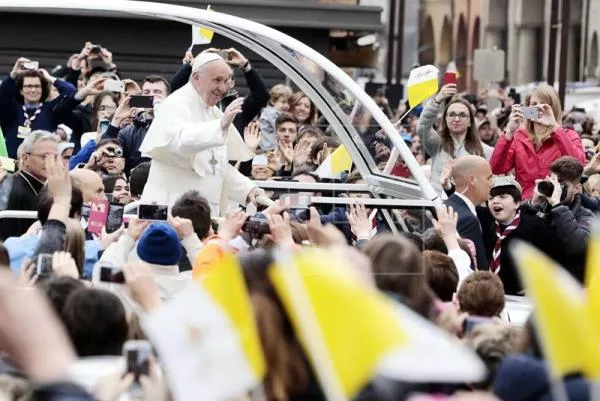 El Papa pide evitar la violencia y buscar una solución política en Venezuela y Paraguay