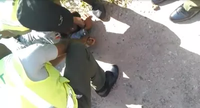 Video: Agentes de AMET arrestan militar transitaba sin casco ni documentos