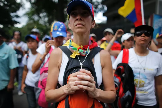 La paz se impone en marcha por los fallecidos en protestas contra Maduro