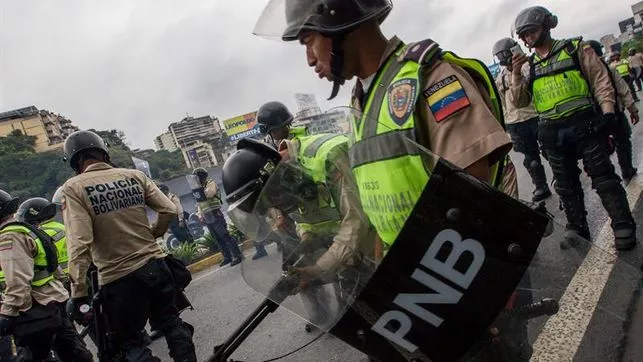 Venezuela: Congreso pide a militares cesar represión