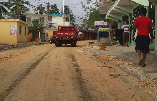 Alcalde René Polanco dispone arreglo de calle que provocó numerosas protestas por mal estado