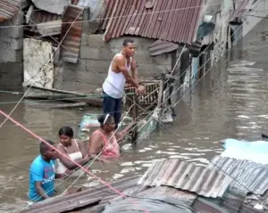 Meteorología descontinúa avisos de huracán, pero los de inundaciones