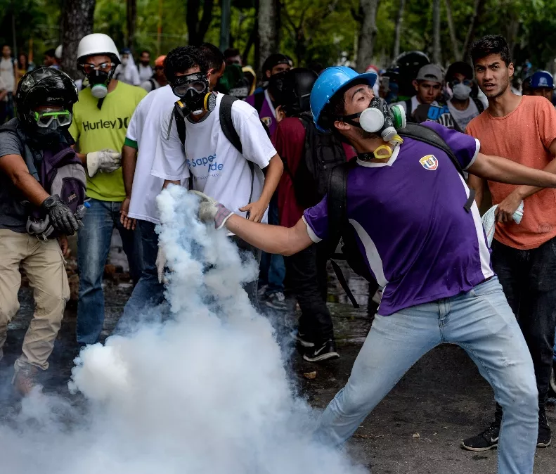 Alumnos salen a protestar en Venezuela