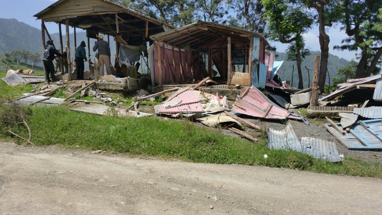 Desmantelan viviendas abandonadas para recuperar Valle Nuevo