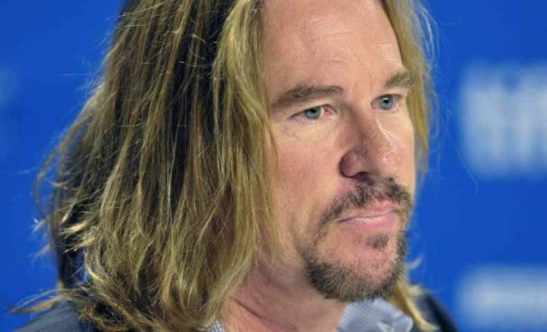 Actor Val Kilmer admite que padece cáncer de garganta