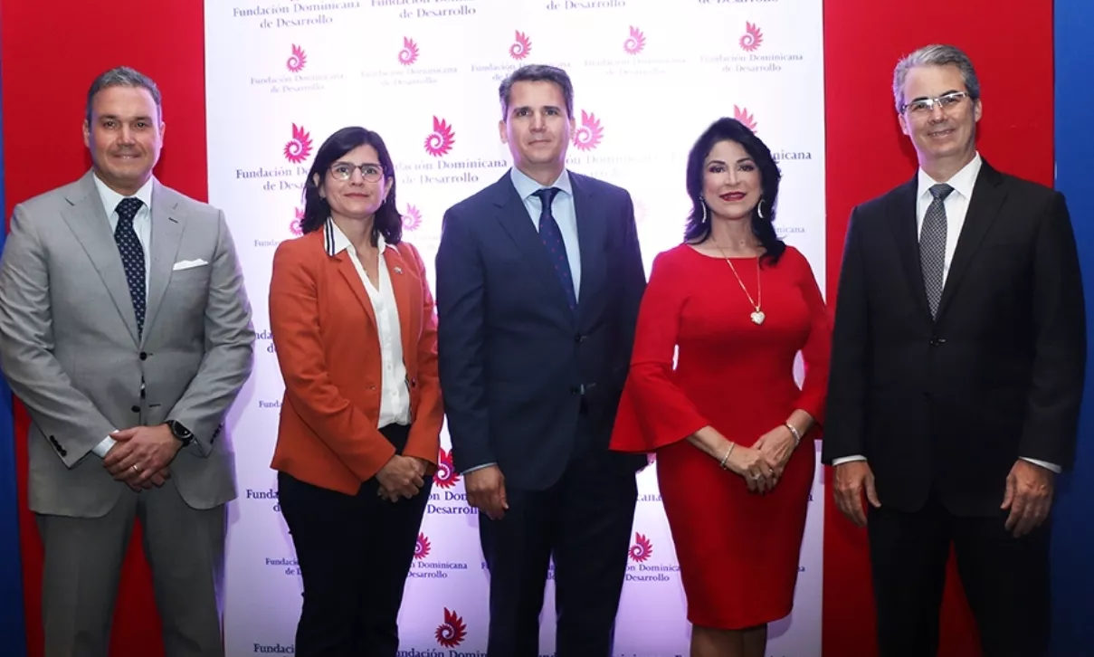 Fundación entrega premio a empresarios