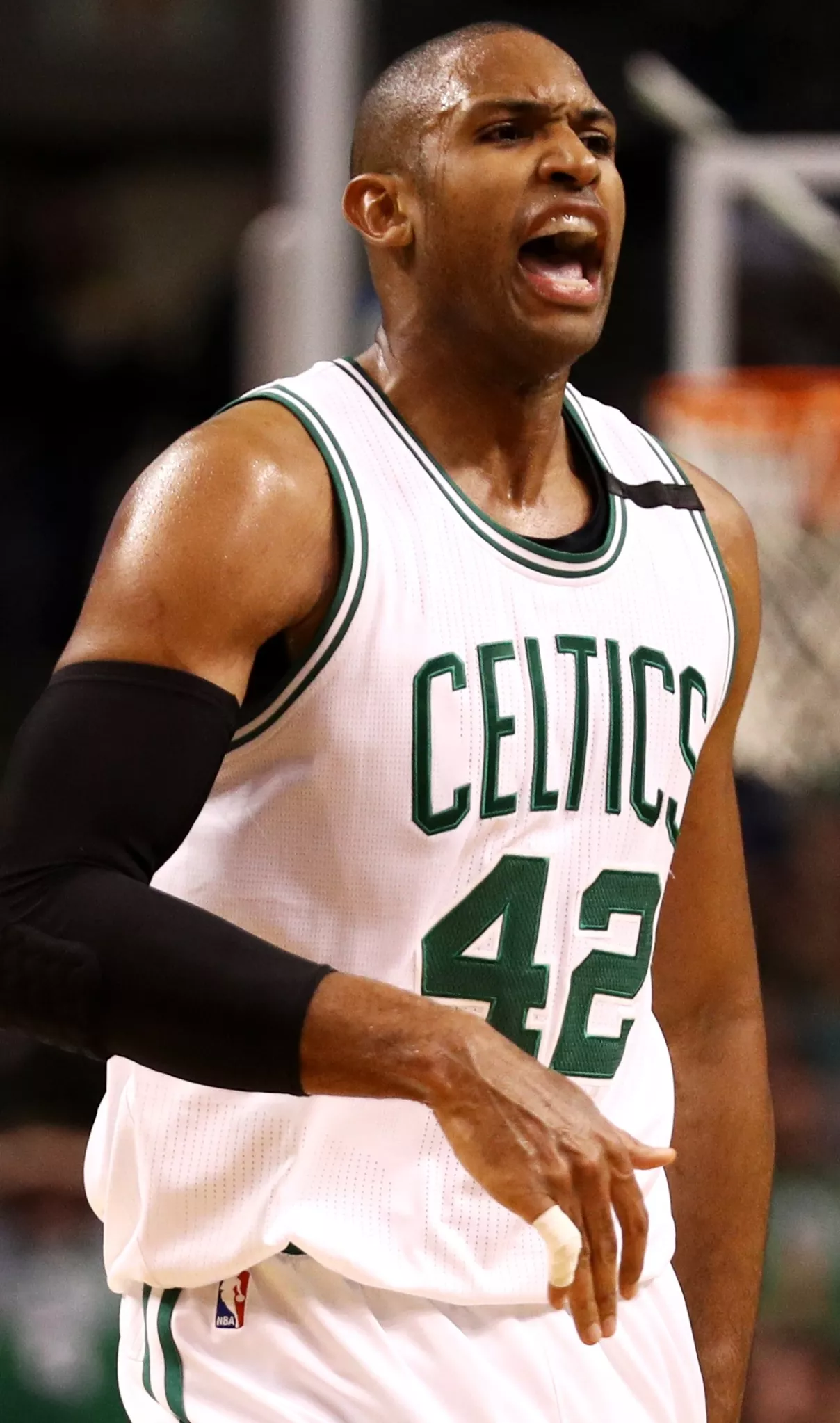 Al Horford se crece en los momentos claves