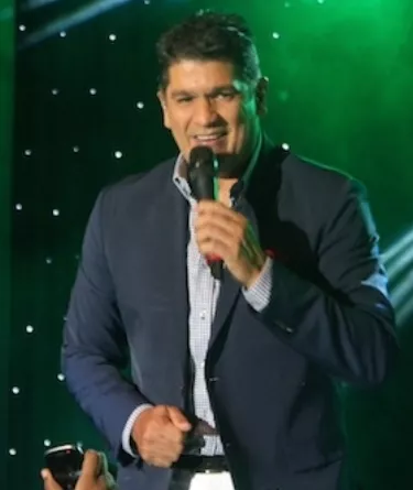 Eddy canta a oyentes Estrella 90