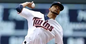 Ervin  Santana disfruta de un histórico inicio