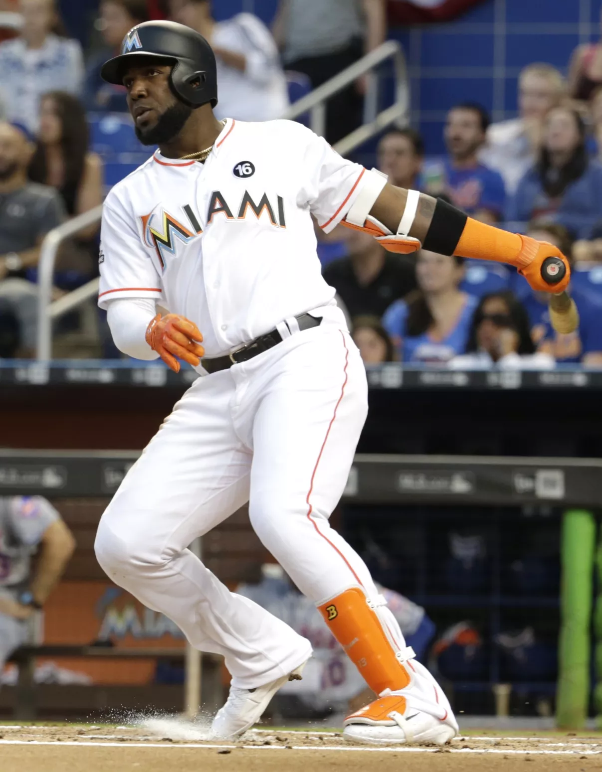 A puro tablazos, dominicano Marcell Ozuna se hace estelar de Los Marlins