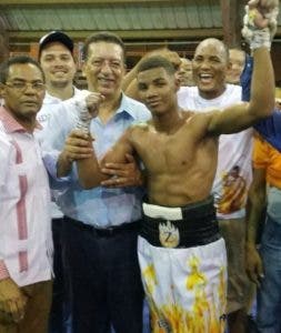 Michael –La Zarsa- Rivera vence a  Marco Acevedo por decisión unánime