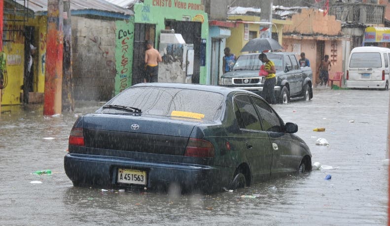 Algunos sectores del Gran Santo Domingo también se inundaron.