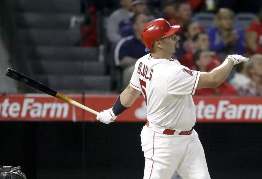 Albert Pujols pega jonrón 599 y Angelinos ganan 9-3 a Bravos