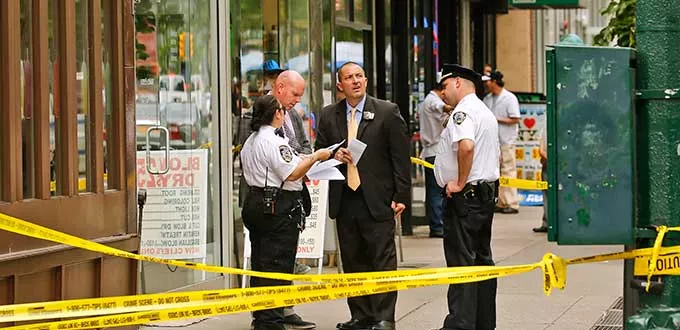 Pelea entre estudiantes deja cuatro adolescentes apuñalados en Manhattan