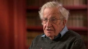 Chomsky alerta del peligro eminente de amenaza nuclear y cambio climático