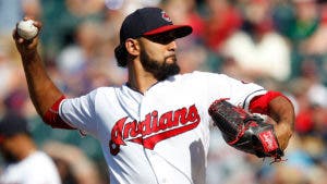 Indios de Cleveland envían al dominicano Danny Salazar al bullpen