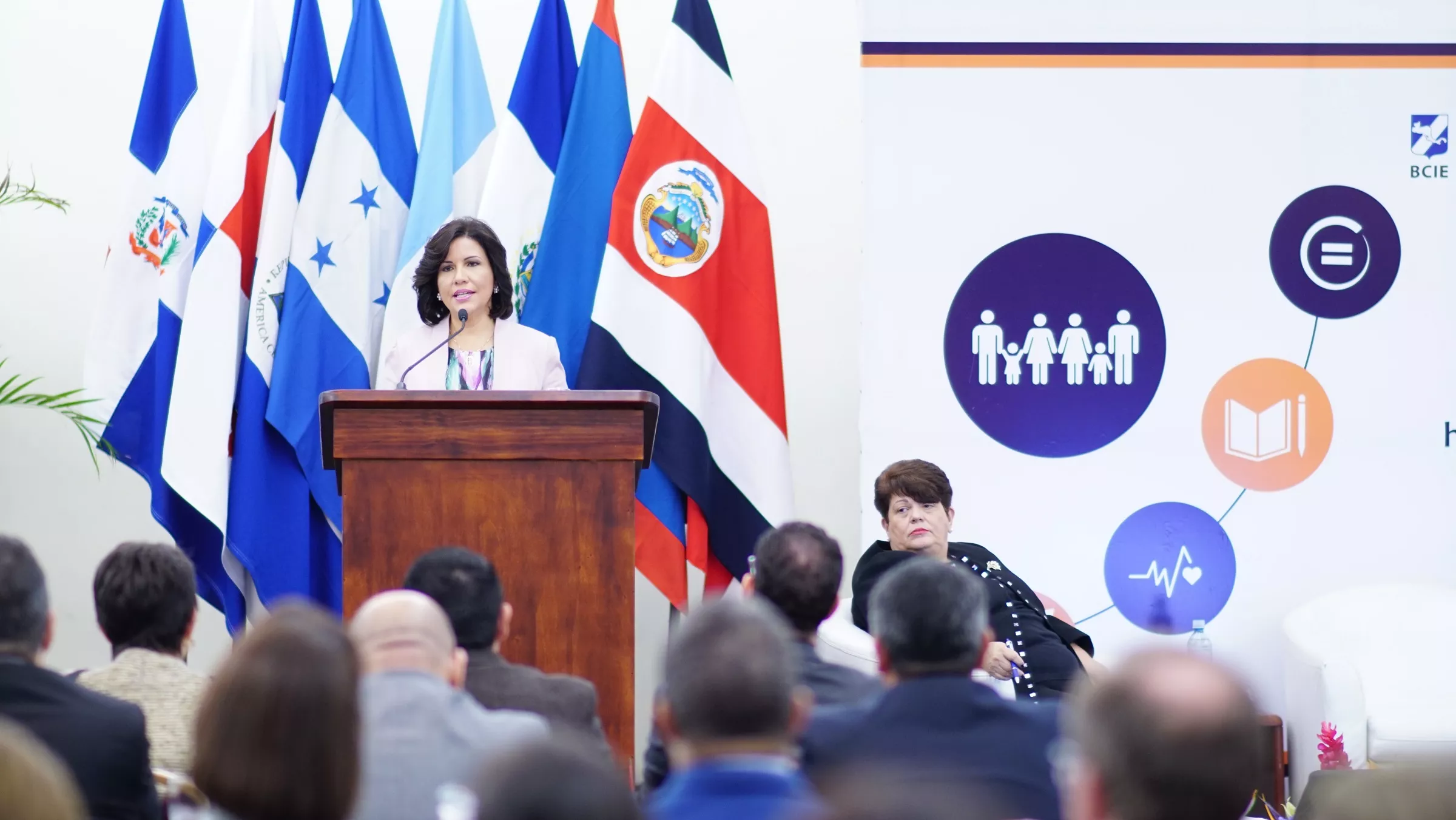 Vicepresidenta propone pacto regional del SICA para avance de agenda social