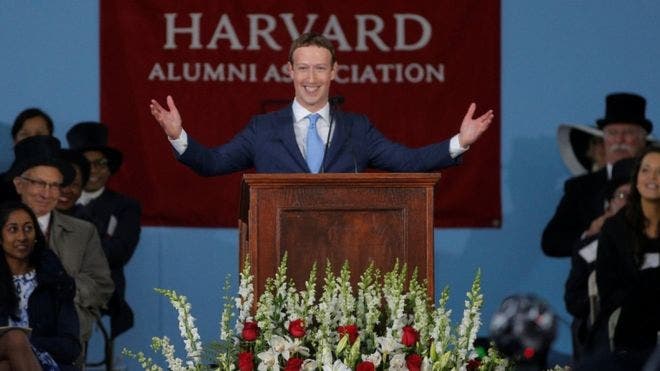 El emotivo discurso y el título honorario del fundador de Facebook Mark Zuckerberg en Harvard