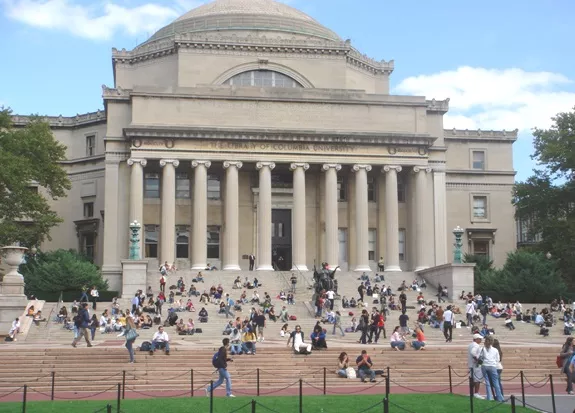 Nueva York: Miles estudiantes dominicanos se beneficiarían con medida del gobernador