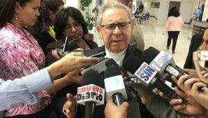 Agripino presenta propuestas a comisión estudia leyes de partidos y electoral