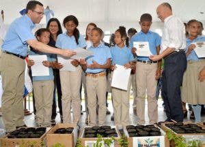 Educación y Medio Ambiente lanzan proyecto «Creciendo con mi árbol»