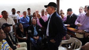 Danilo Medina promete apoyo a ganaderos y caficultores de Las Yayas de Azua