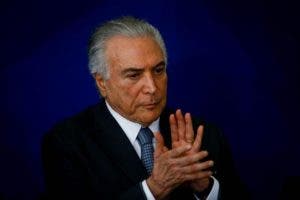 Temer, trece meses de poder cercado por los escándalos