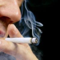 Estudio detalla cómo fumar y beber eleva riesgo de cáncer cuello y cabeza