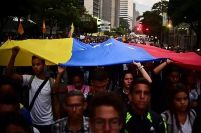 Opositores venezolanos retan a Maduro en marcha de 1 de Mayo