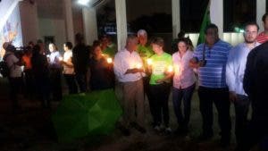 Movimiento Marcha Verde realiza encendido de velas frente a la Procuraduría