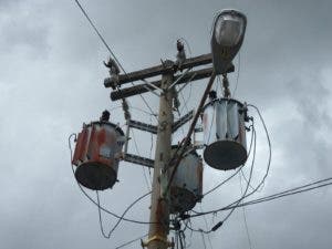 Muere joven electrocutado al intentar sustraer alambres eléctricos en estación de bombeo