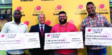 Leidsa entrega premio a tres ganadores