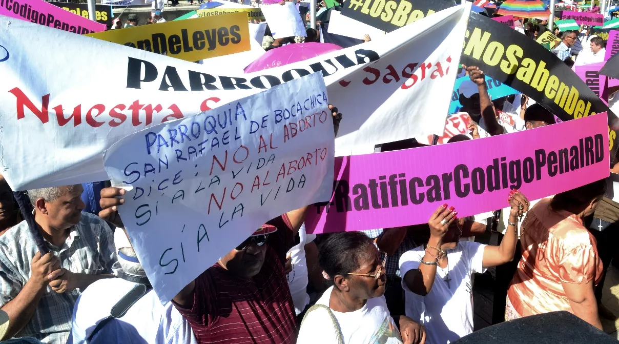 La Iglesia felicita  al Senado por penalización del aborto