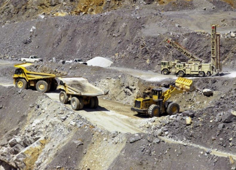 Ministerio de Medio Ambiente extiende plazo de minería