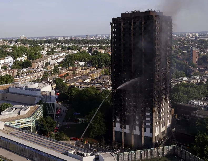 Fuego en Londres deja 12 muertos