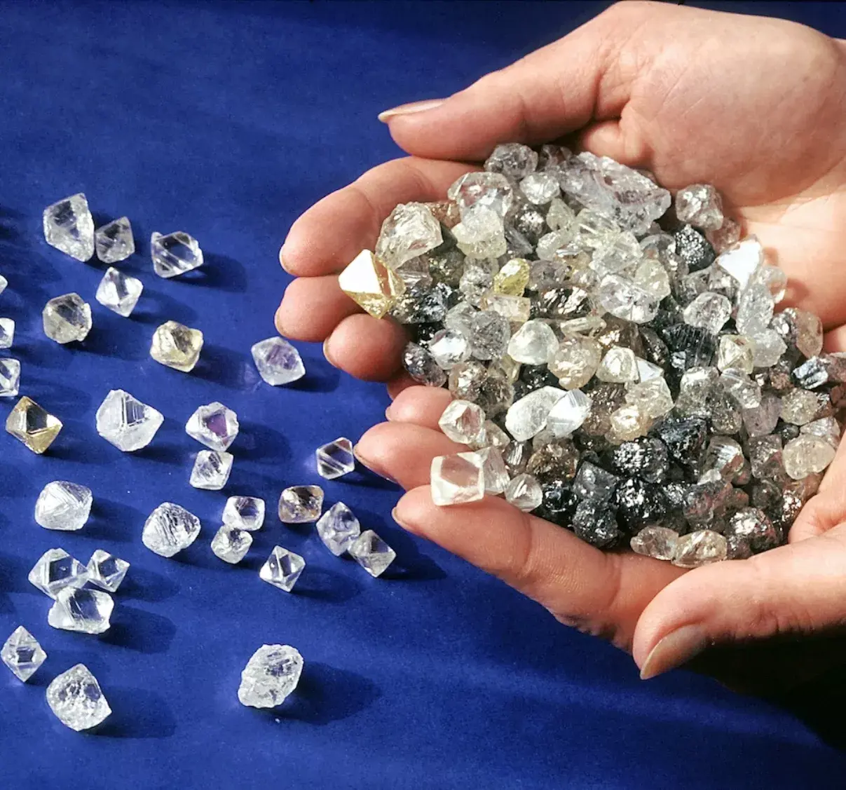 Alrosa apunta a venta exitosa de diamantes