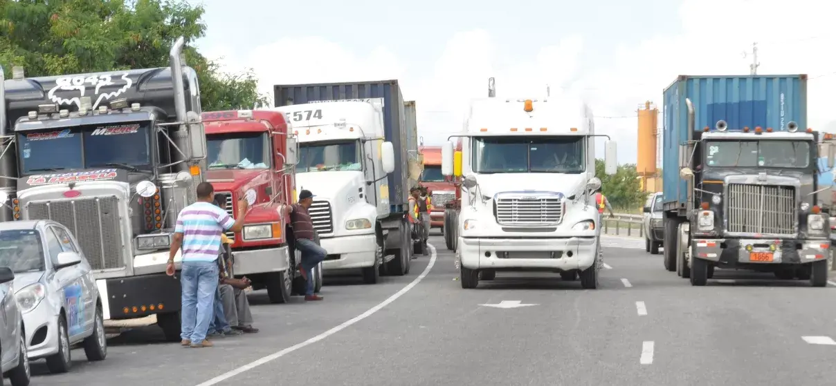 Fenatrado y empresarios se reunirán para reajustar tarifa transporte de carga tras alza precios peaje