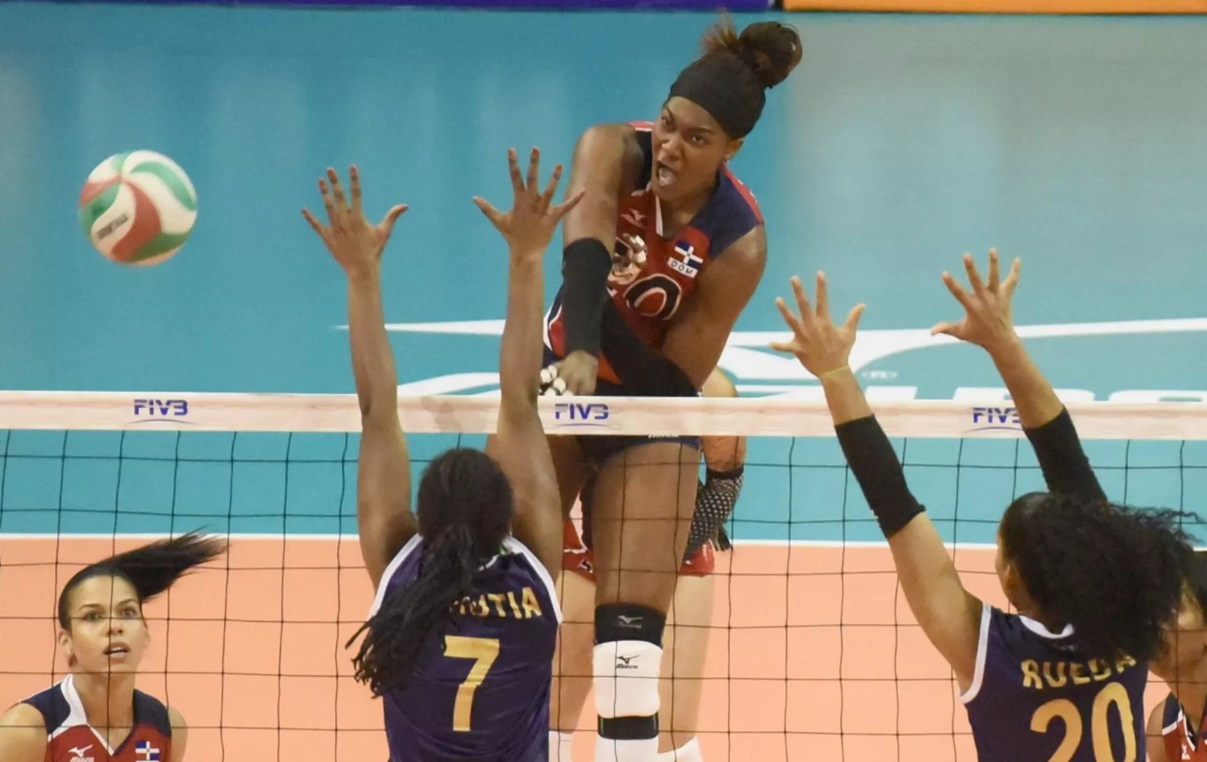 RD avanza invicto a semifinal en voleibol