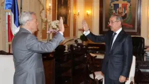 Danilo Medina juramenta sustituto de Temístocles Montás