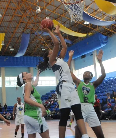 Maurcio Báez y La Vega final básket femenino