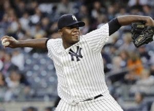 Lanzador dominicano Michael Pineda se frustra al perder en ruta