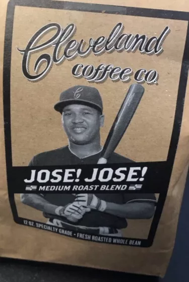 Dominicano José Ramírez promueve un café en Cleveland