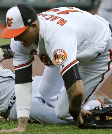 Condición de Manny Machado es considerada ‘día a día’ por lesión en mano