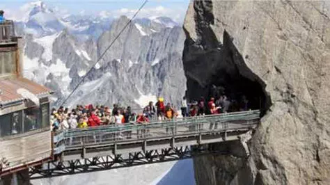 Mueren once personas al caer un teleférico en el norte de Pakistán